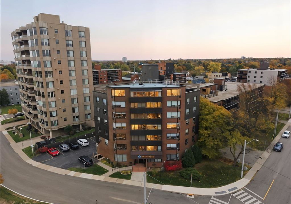 166-mountain-park-avenue-hamilton-ontario-40820878
