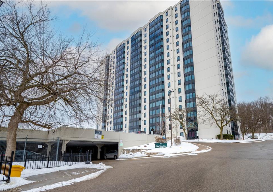 35-green-valley-drive-kitchener-ontario-40820959