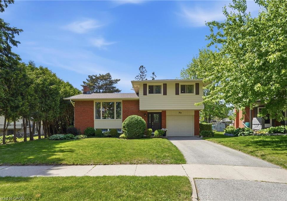 4-bradley-place-kitchener-ontario-40821042