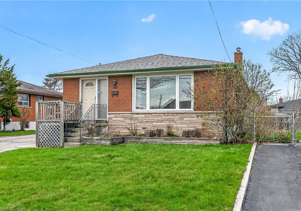 135-nugent-drive-hamilton-ontario-40821363