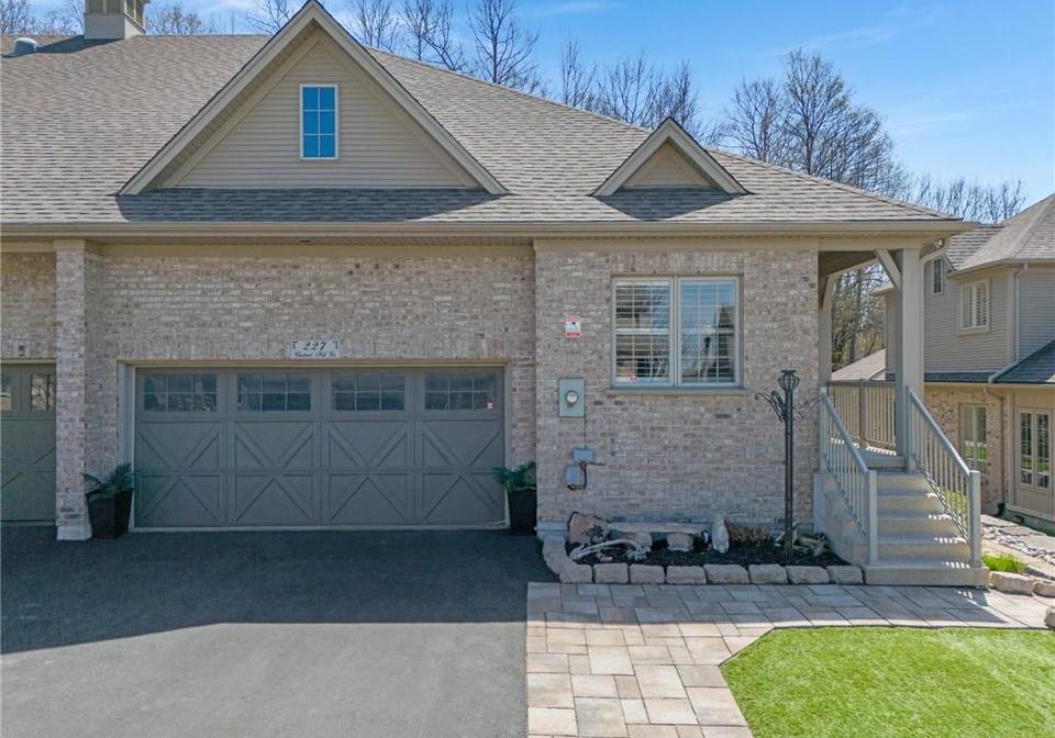 227-chestnut-hill-crescent-kitchener-ontario-40821380
