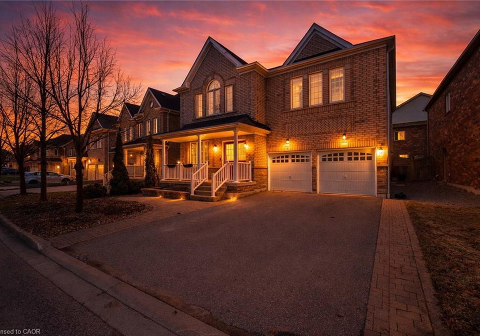 6-wilsongary-circle-ajax-ontario-40821494