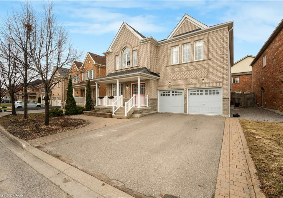 6-wilsongary-circle-ajax-ontario-40821494
