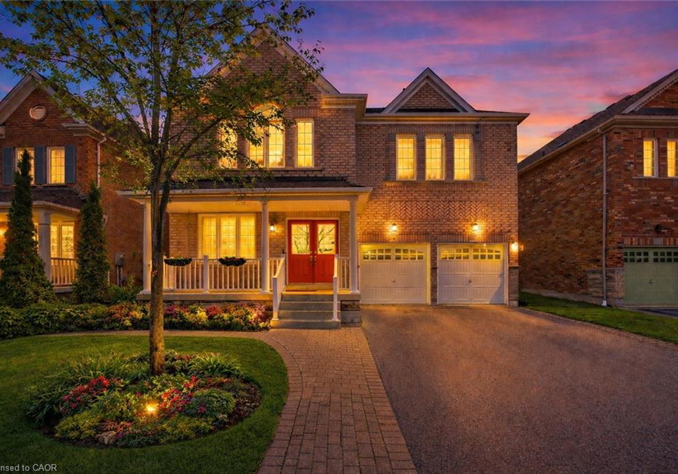 6-wilsongary-circle-ajax-ontario-40821494