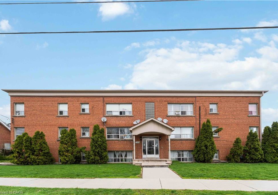 2189-king-street-e-hamilton-ontario-40821667