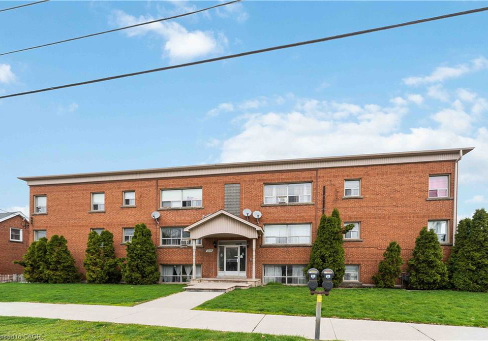 2189-king-street-e-hamilton-ontario-40821667