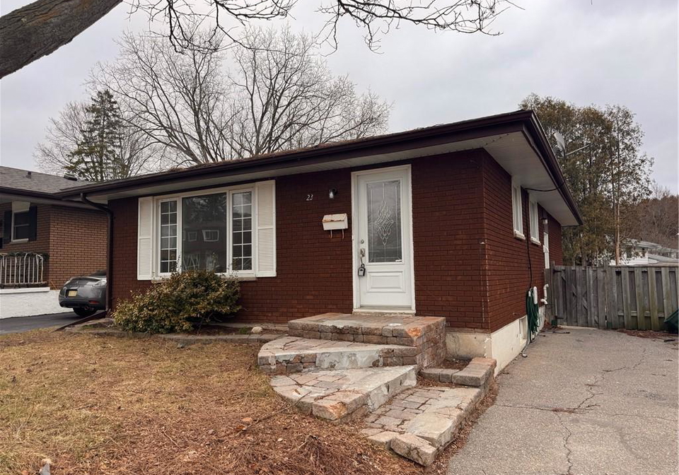 23-arrowhead-crescent-kitchener-ontario-40821785