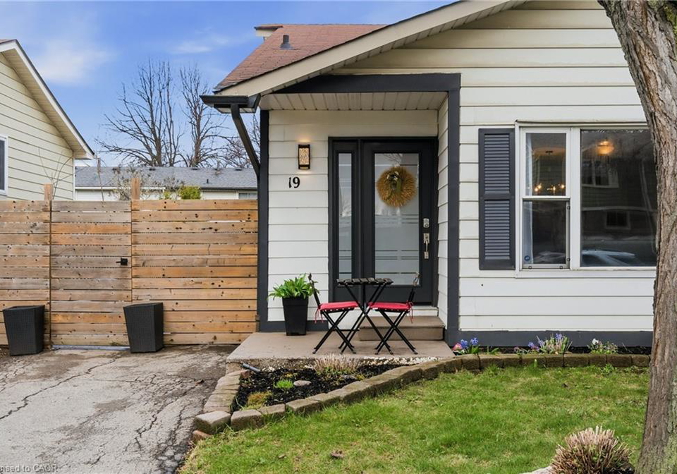 19-golden-orchard-drive-hamilton-ontario-40821799