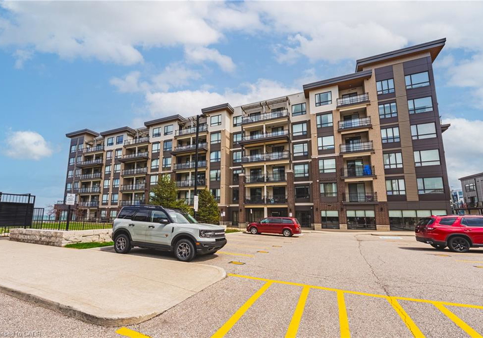 10-esplanade-lane-grimsby-ontario-40821822