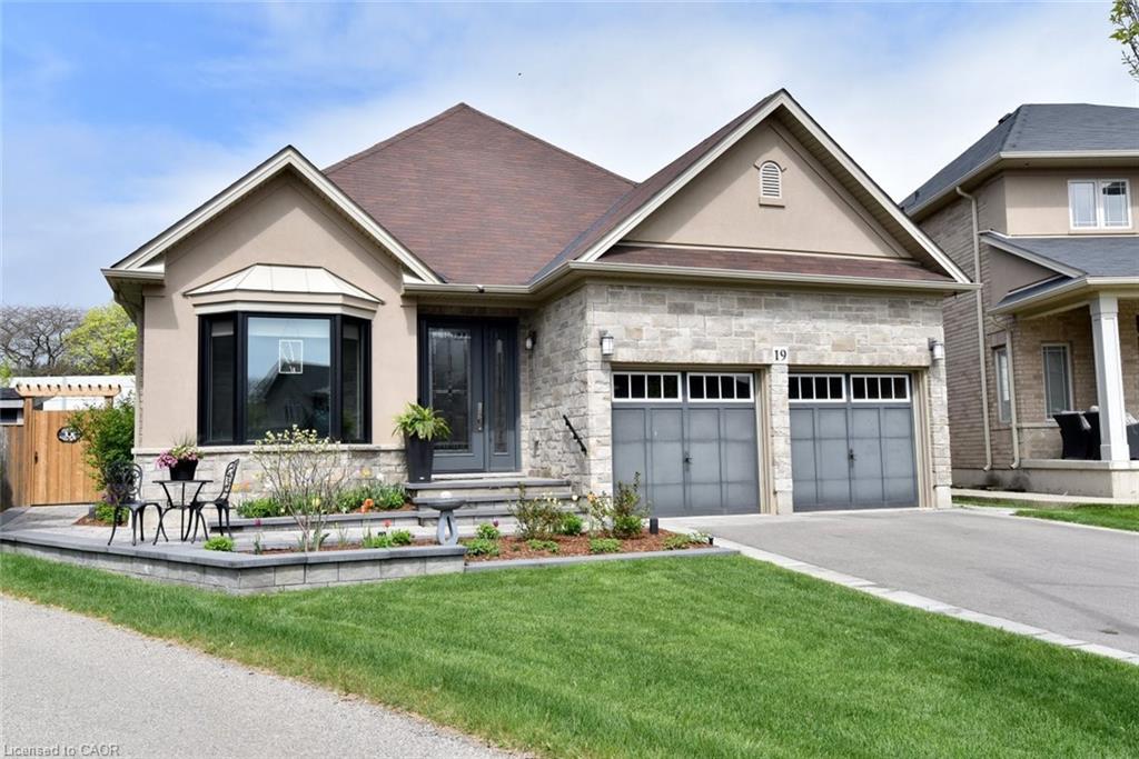 19-dyment-court-ancaster-ontario-40821887