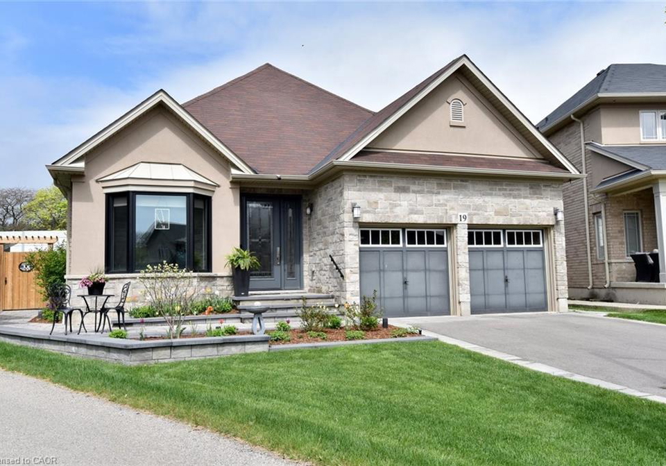 19-dyment-court-ancaster-ontario-40821887