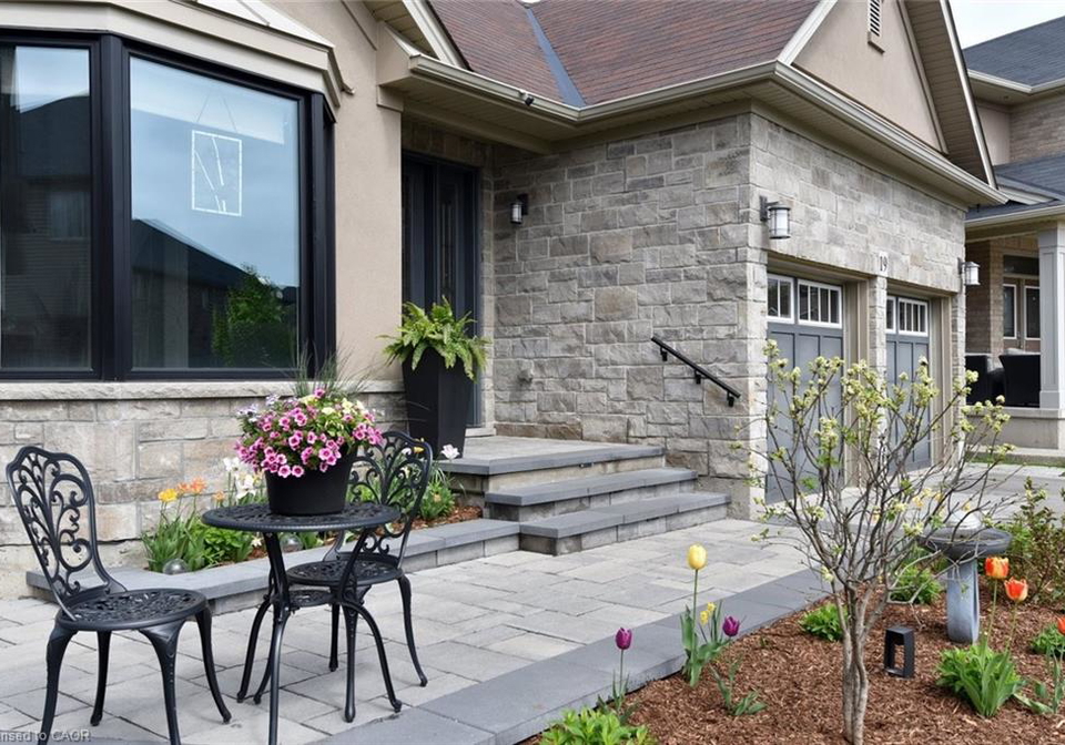 19-dyment-court-ancaster-ontario-40821887