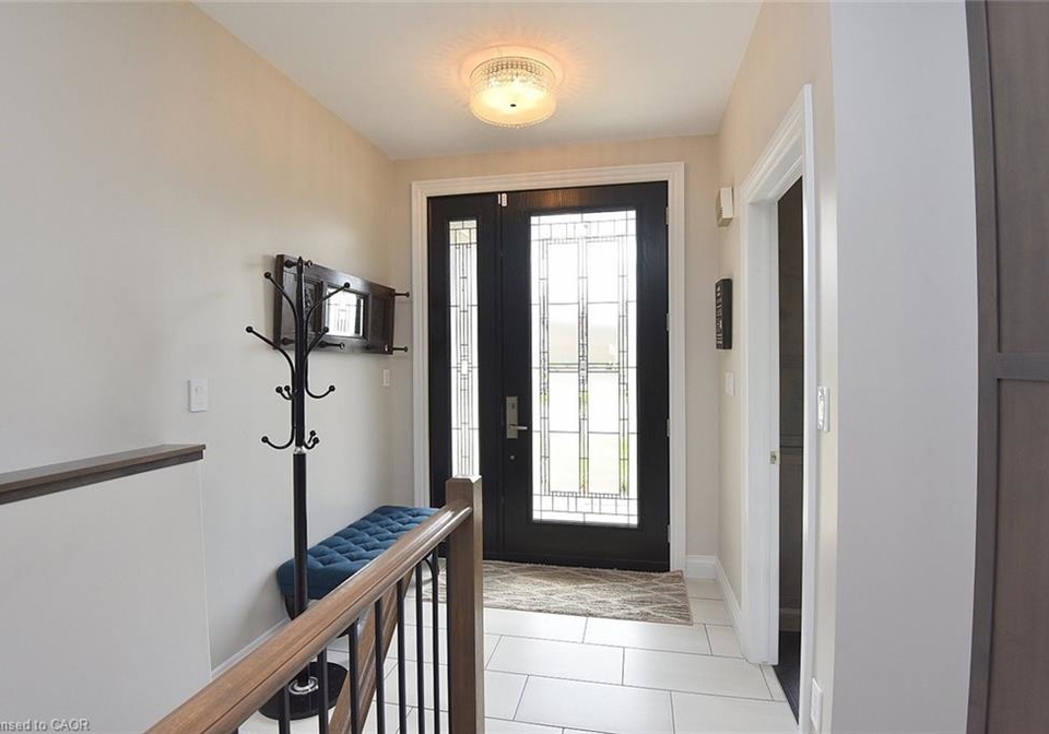 19-dyment-court-ancaster-ontario-40821887