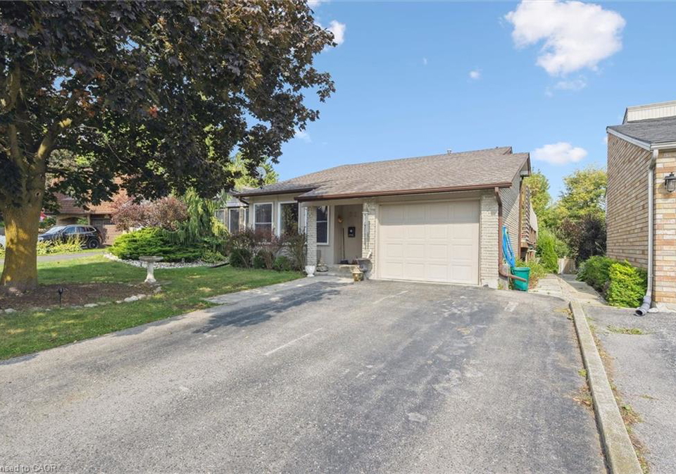31-saxony-circle-cambridge-ontario-40822084