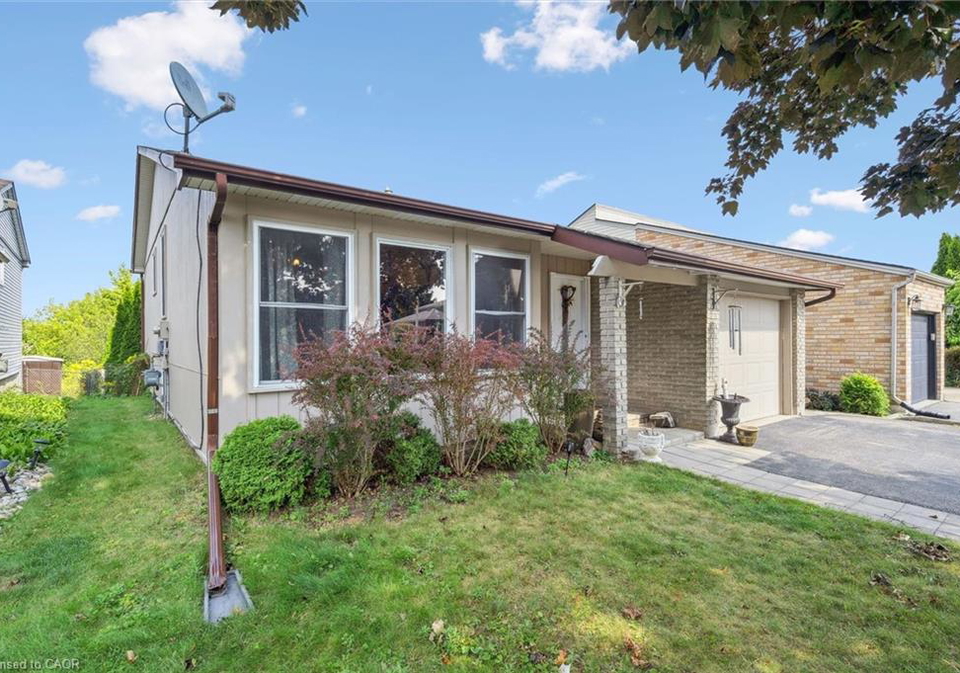 31-saxony-circle-cambridge-ontario-40822084