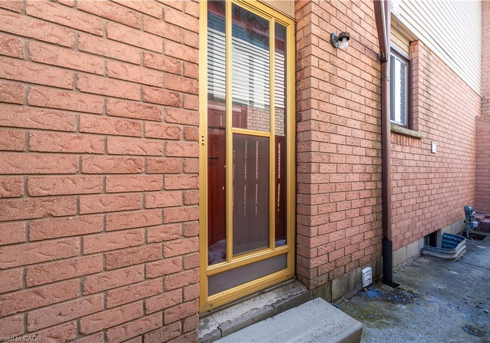 404-stone-church-road-e-hamilton-ontario-40822093