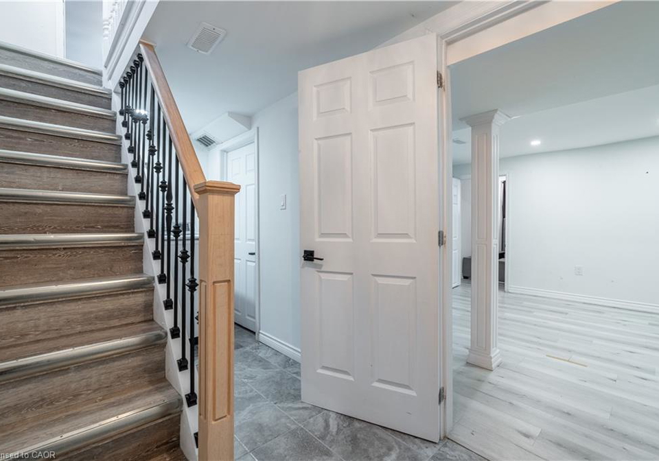 404-stone-church-road-e-hamilton-ontario-40822093