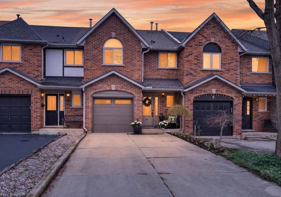 7-perthshire-court-hamilton-ontario-40822177