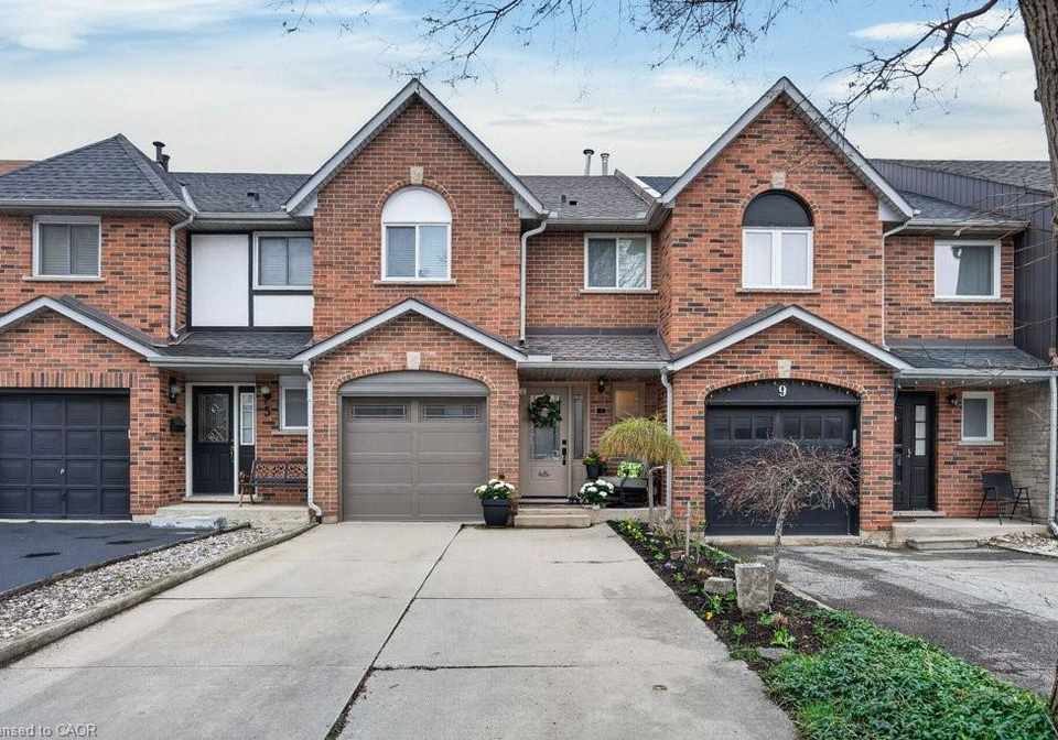 7-perthshire-court-hamilton-ontario-40822177