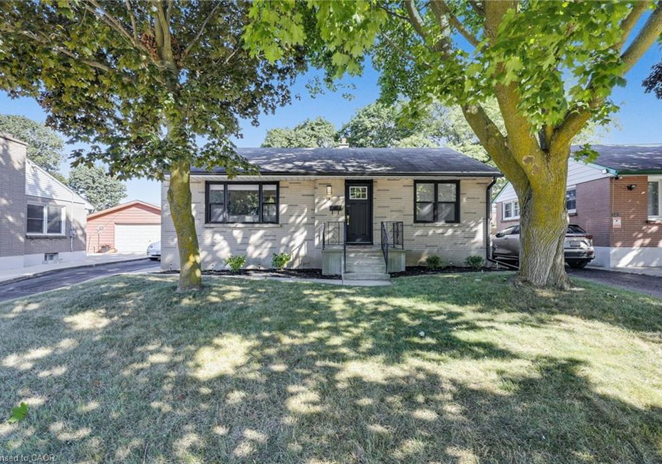 18-tweedsmuir-avenue-london-ontario-40822178