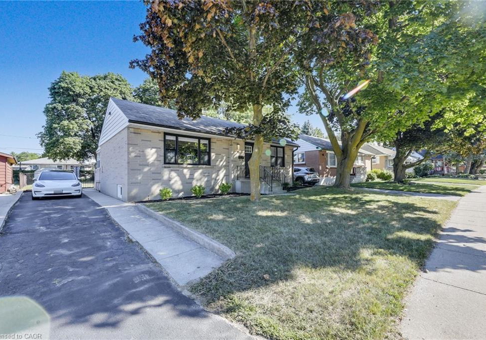 18-tweedsmuir-avenue-london-ontario-40822178