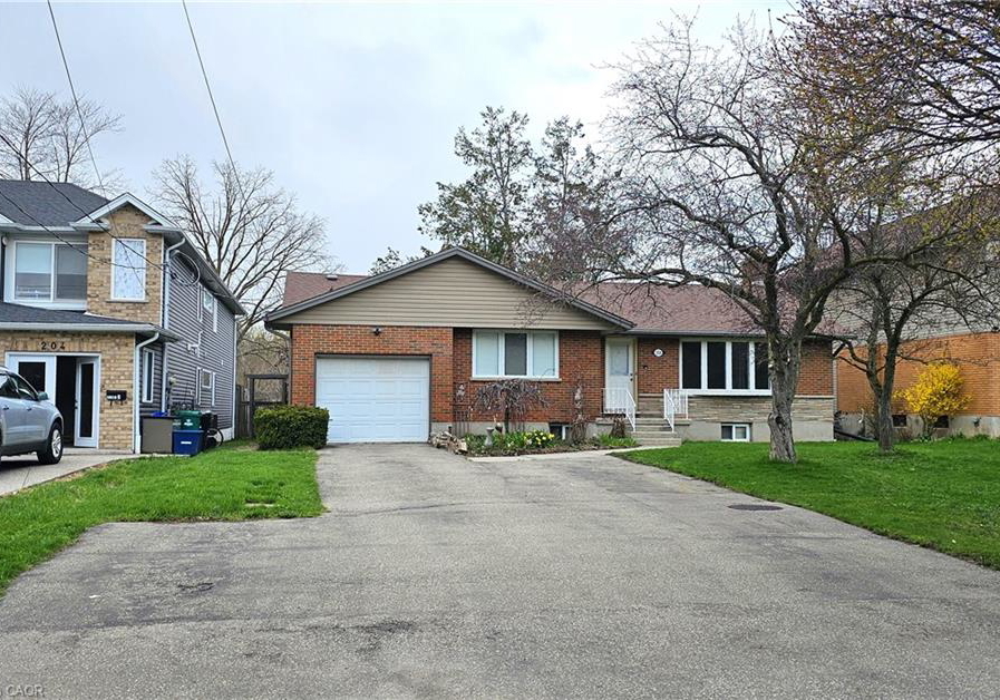 208-montgomery-road-kitchener-ontario-40822378