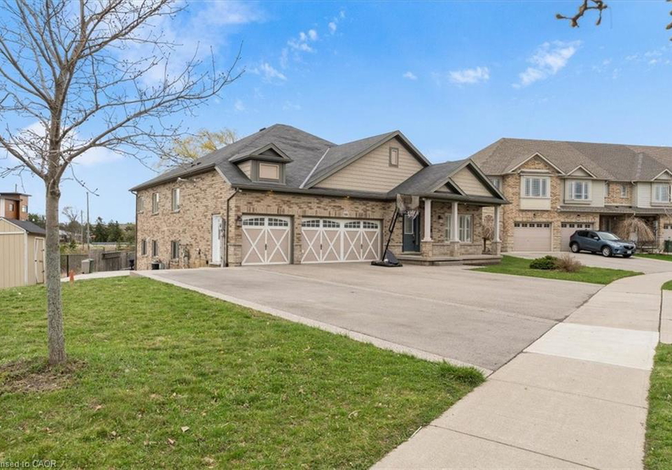 66-magnificent-way-hamilton-ontario-40822473