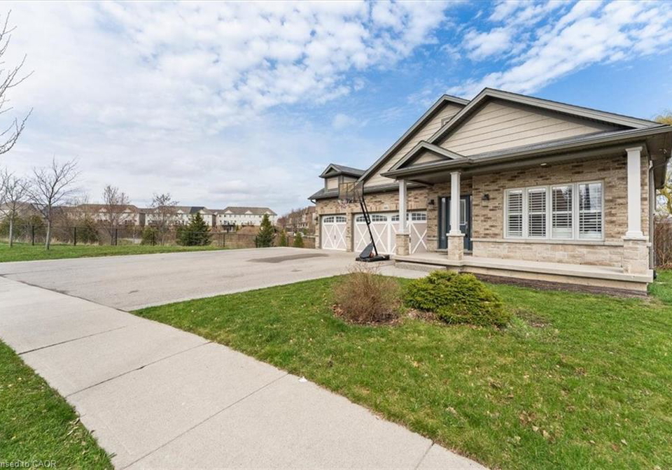 66-magnificent-way-hamilton-ontario-40822473