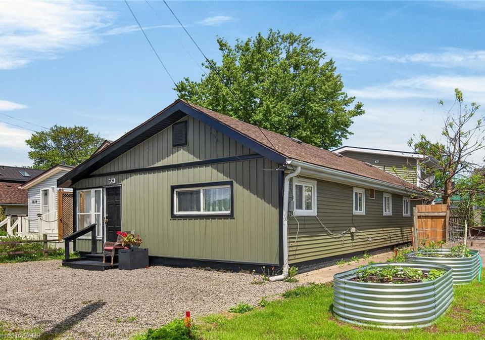 3824-roxborough-avenue-crystal-beach-ontario-40822723