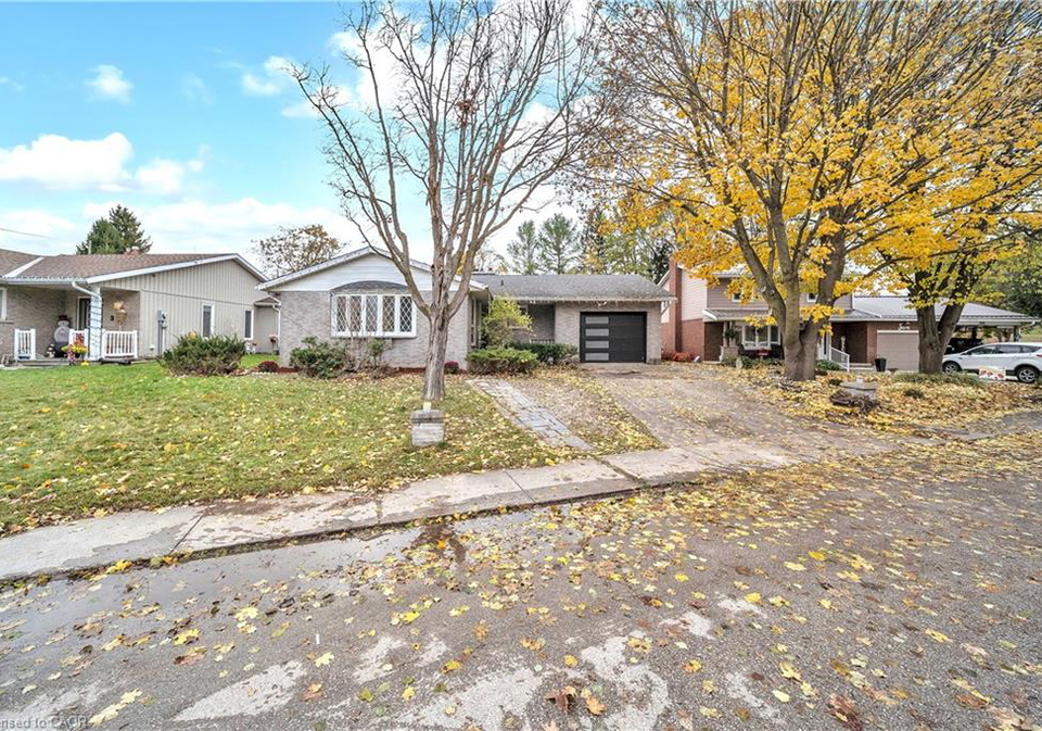 5-centennial-drive-walkerton-ontario-40822873