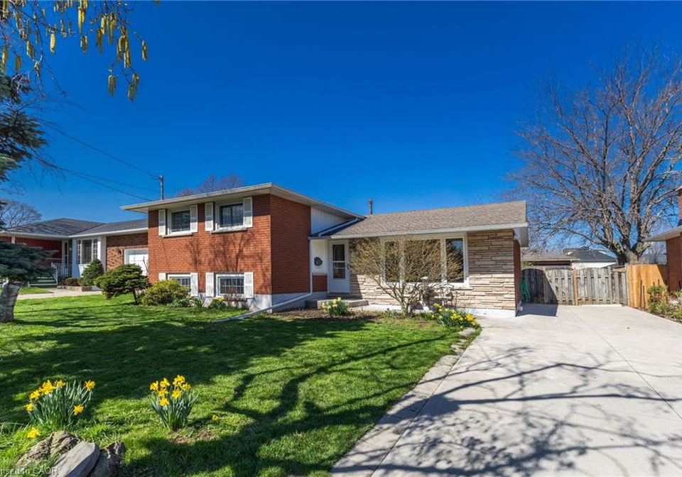 156-lakeside-drive-grimsby-ontario-40822875