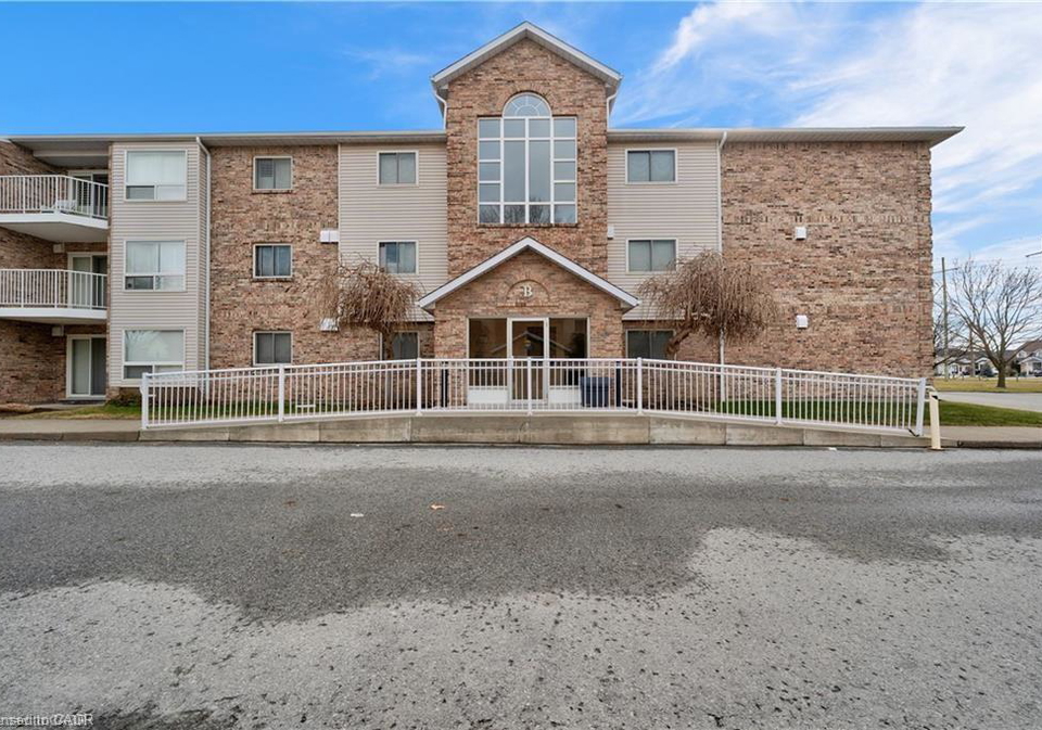 1061-vansickle-road-n-st-catharines-ontario-40823286