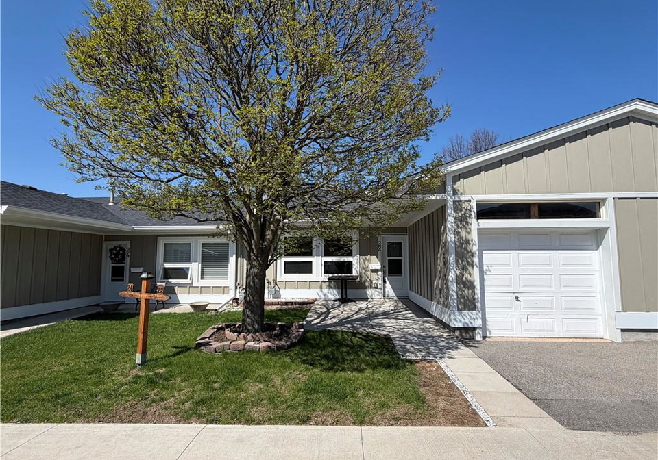 22-bishop-tonnos-way-hamilton-ontario-40823384