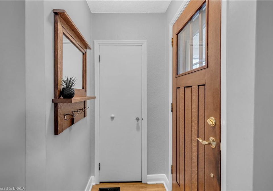 18-south-drive-kitchener-ontario-40823390
