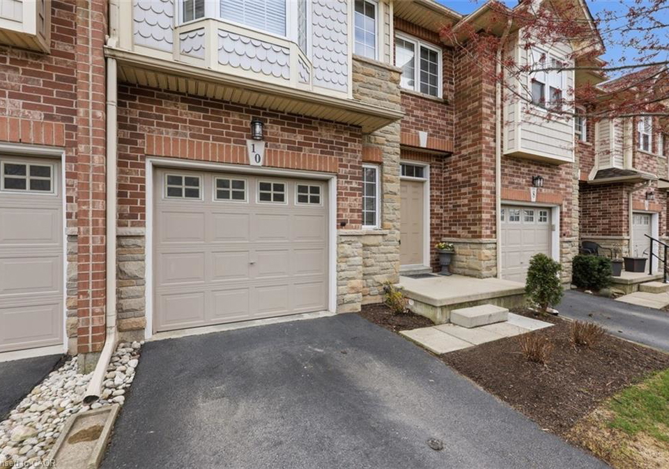 10-liddycoat-lane-hamilton-ontario-40823515