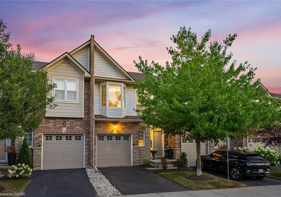 10-liddycoat-lane-hamilton-ontario-40823515