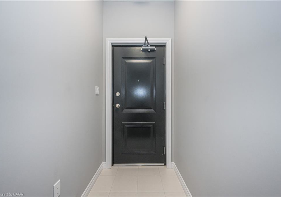 8-oat-lane-kitchener-ontario-40823604