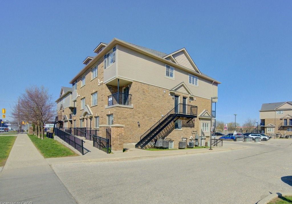 12-holborn-drive-kitchener-ontario-40823621