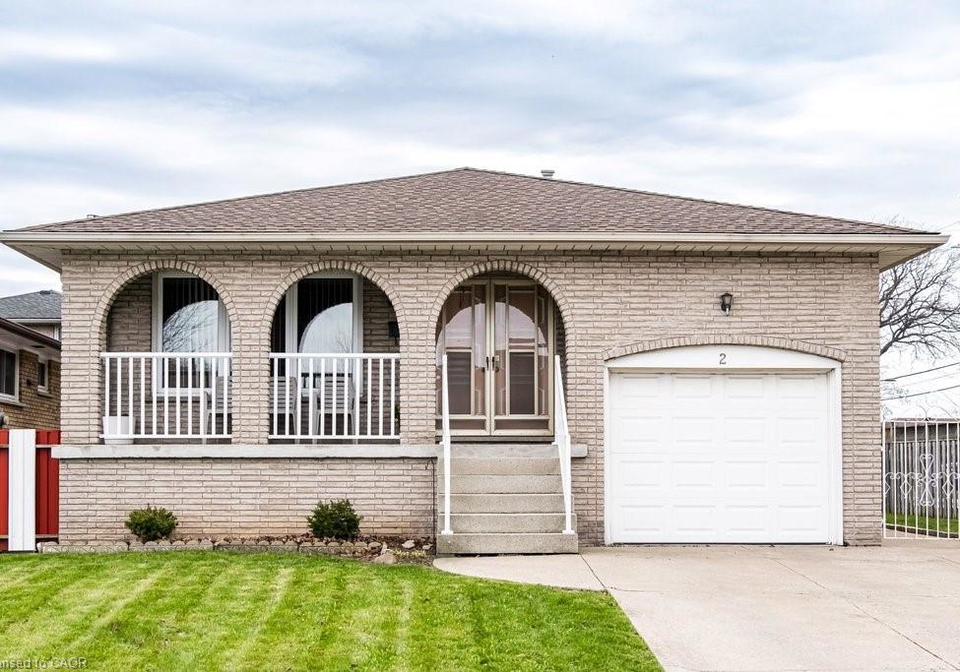 2-village-drive-hamilton-ontario-40823636