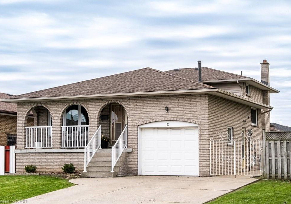 2-village-drive-hamilton-ontario-40823636