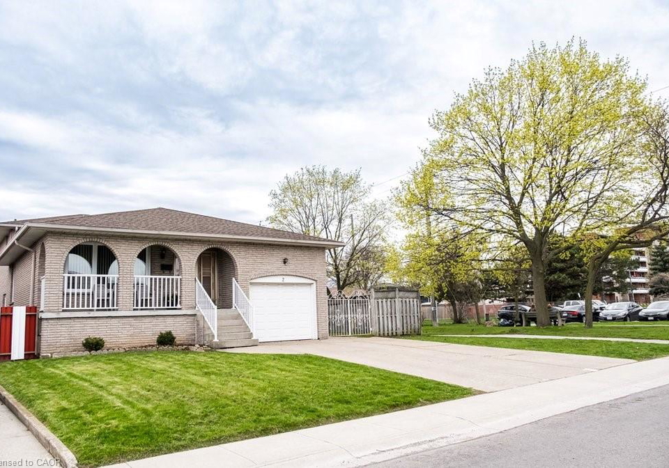 2-village-drive-hamilton-ontario-40823636