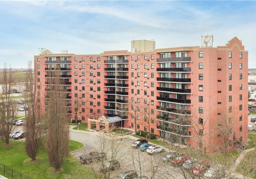 9-bonheur-court-brantford-ontario-40823640