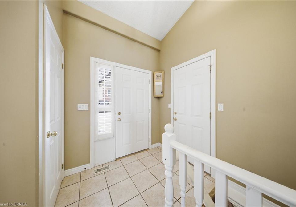 24-hardy-road-brantford-ontario-40823859