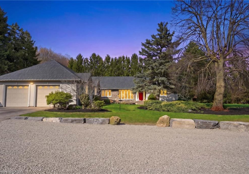 19-5th-concession-e-waterdown-ontario-40823963