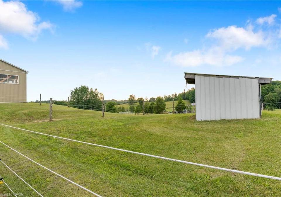 413294-baseline-road-durham-ontario-40824055