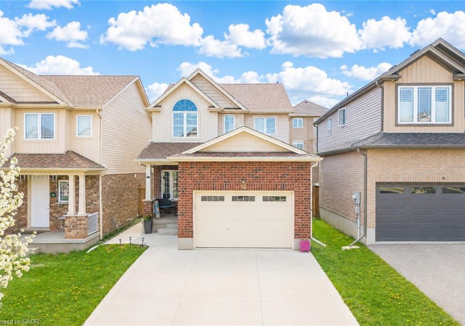 10-sandybay-avenue-kitchener-ontario-40824090