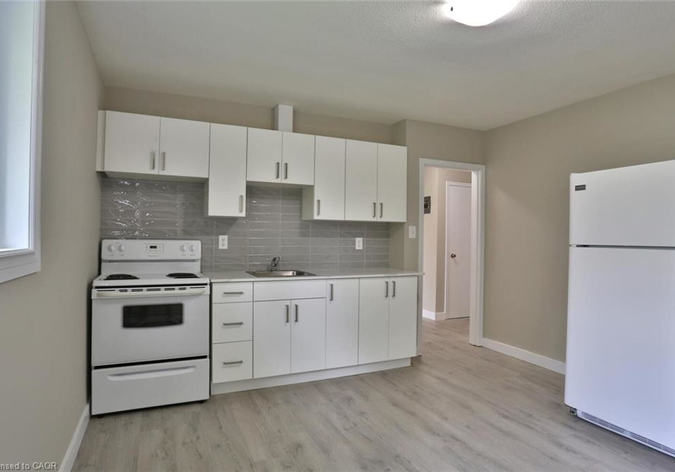 240-duke-street-e-kitchener-ontario-40824140