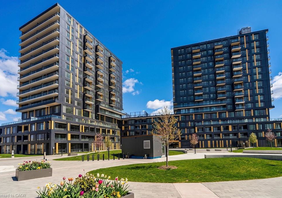 4878-powers-common-burlington-ontario-40824205