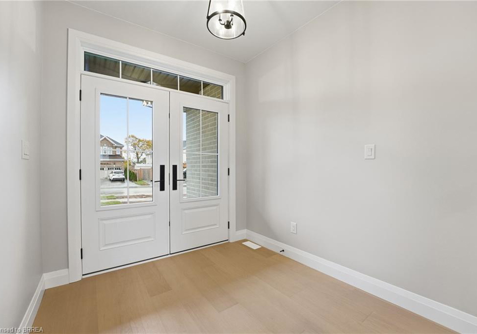 102-oak-avenue-paris-ontario-40824332