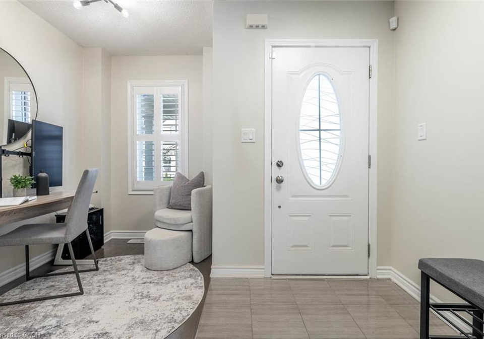 292-gillett-point-milton-ontario-40824443